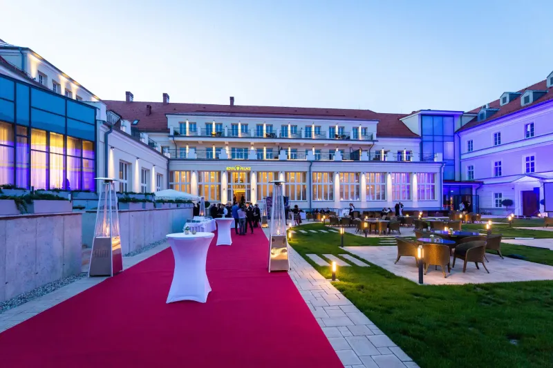 Manually added from URL: https://royalpalace.therme.sk/img/gallery/18-117-01.webp