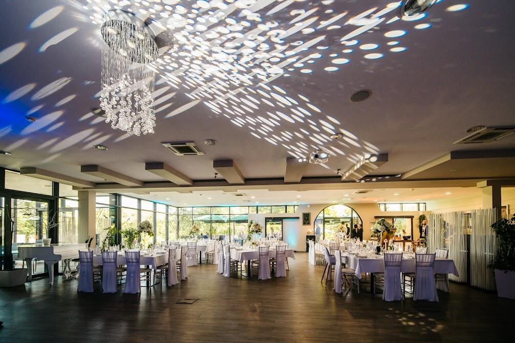 Manually added from URL: https://www.villanecas.sk/assets/components/phpthumbof/cache/svadba-353-2.5ab4571e81c6e91f86c60356ea3fd1f0.jpg