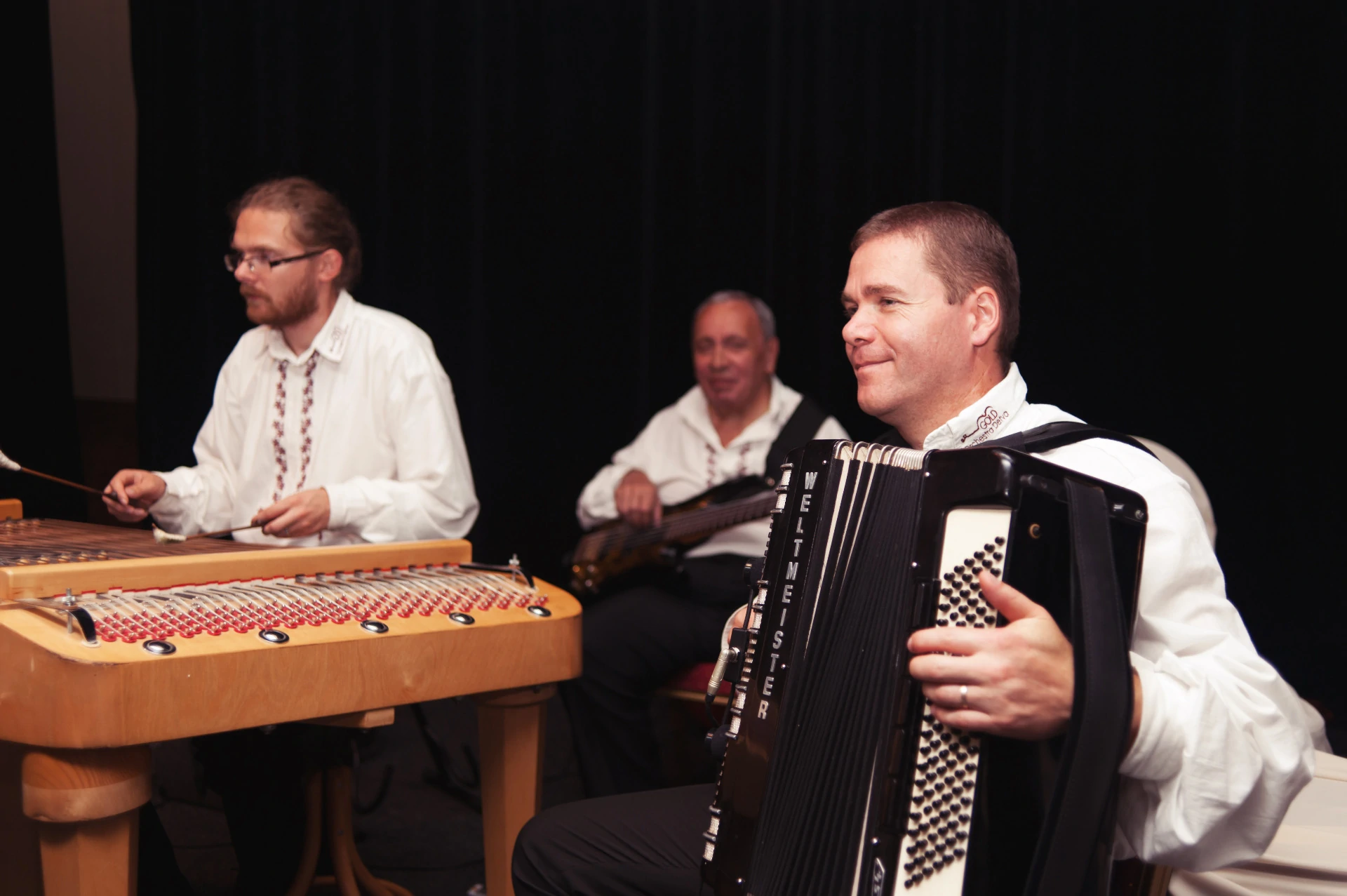 Manually added from URL: https://d33004bcd3.clvaw-cdnwnd.com/30623000abc67e19d8931d9409a9b091/200000302-4c45e4c461/goldorchestra_svadba_medzibrod_c.webp?ph=d33004bcd3