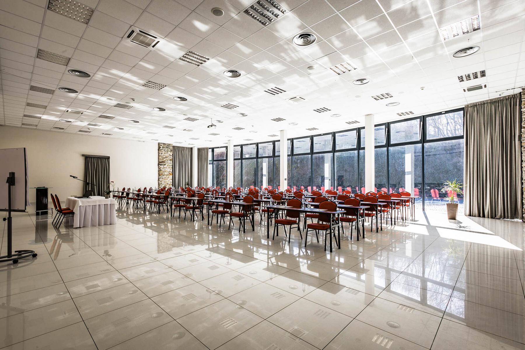 Manually added from URL: https://www.grandviglas.com/img/gallery/28-145.jpg