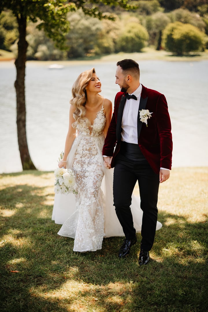 Manually added from URL: https://www.hoteldomasa.sk/img/foto-svadby-nasa-ponuka@2x.jpg