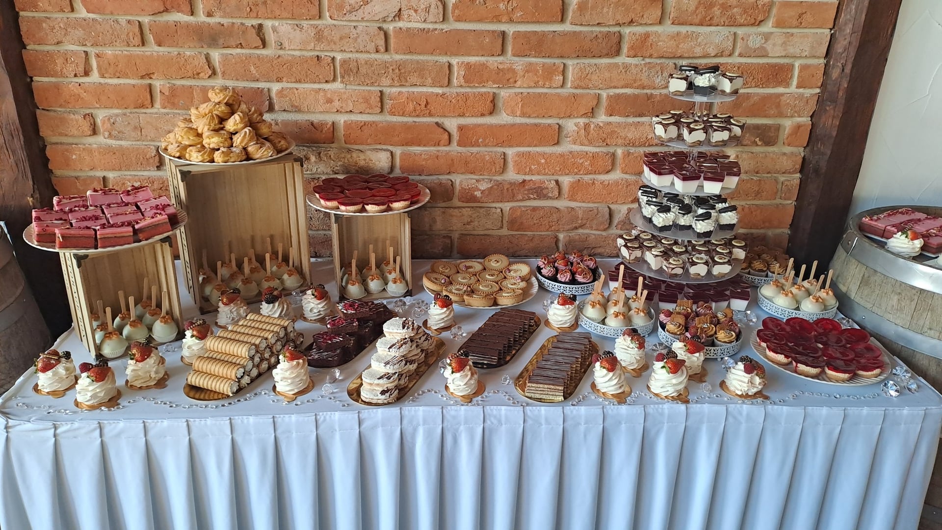 Manually added from URL: https://scontent-prg1-1.xx.fbcdn.net/v/t39.30808-6/491739563_1284257513707439_4160360361757674103_n.jpg?_nc_cat=104&ccb=1-7&_nc_sid=2a1932&_nc_ohc=paK79boN0TMQ7kNvwFhTbK5&_nc_oc=AdmtVsjO4RSe64r1KBS_lW4X0wxoiUQZqRF8pULJvQCPdOJA7Qmj75n9-Xl4Bsd9Em4&_nc_zt=23&_nc_ht=scontent-prg1-1.xx&_nc_gid=VXm5SOIw8tLNV156iJ4-zQ&_nc_ss=8&oh=00_AfwkzHDtT-iK5zwPmTeDbxk_WPPgY2FFMm0EruHUYIZbxQ&oe=69BB17CC