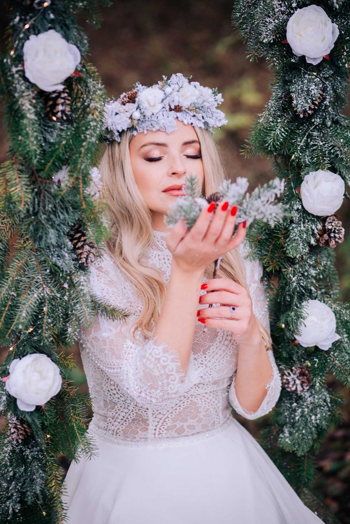 Manually added from URL: https://zuzana-makeupartist.sk/wp-content/uploads/2022/08/svadobne-fotenie-8-683x1024.jpg