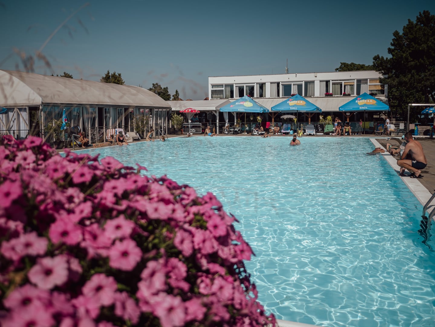 Manually added from URL: https://scontent-prg1-1.xx.fbcdn.net/v/t39.30808-6/533557638_1356347073160940_7304172161937319963_n.jpg?_nc_cat=109&ccb=1-7&_nc_sid=dd6889&_nc_ohc=UYkEgf5ih6wQ7kNvwEavabp&_nc_oc=AdlWadpW2kIL0UMnFtPAJwrbISkd0CXQlNqK-1ddgnOseqRpOw46YMaLl_pcDY10Wus&_nc_zt=23&_nc_ht=scontent-prg1-1.xx&_nc_gid=OGcpanxiFqHmxOSB1TZIdg&_nc_ss=8&oh=00_AfyqGGQ2ZLK-ABCqjRwUb7WeCBlG6RKG7e81R7R2MKa0iw&oe=69BB2C72