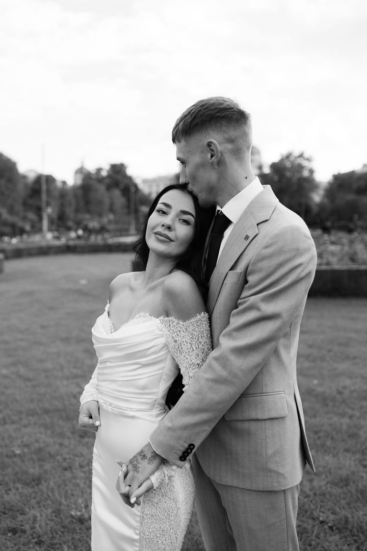 Manually added from URL: https://images.squarespace-cdn.com/content/v1/5f6a361c8961f14c83febfea/e05ed365-4a56-49d4-b7bf-9bf62938a99a/Portretybw_43.jpg?format=2500w