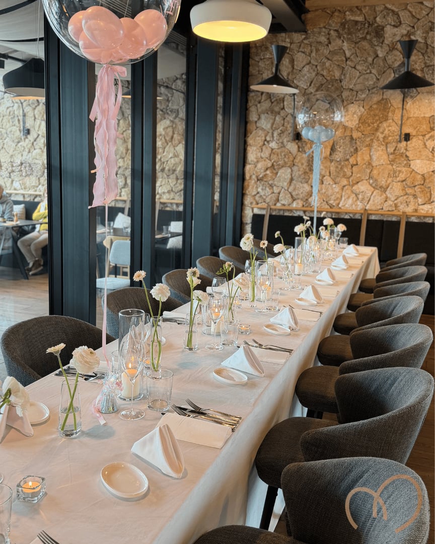 Manually added from URL: https://cdn.myshoptet.com/usr/www.miloore.sk/user/articles/images/stolovanie-dekor-biele-rovny-stol--47webp.png