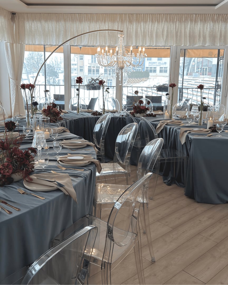 Manually added from URL: https://cdn.myshoptet.com/usr/www.miloore.sk/user/articles/images/stolovanie-dekor-modra-snake-stol-45webp.png