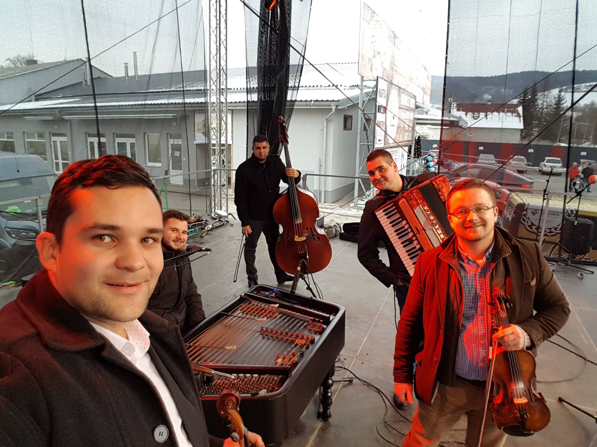 Manually added from URL: https://www.muzikanciraslavicke.sk/wp-content/gallery/Fotogal%C3%A9ria/48366969_1827740120686026_7920641261214629888_n.jpg