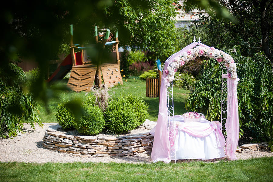 Manually added from URL: https://vsiedmomnebi.sk/wp-content/gallery/galeria/vyzdoba-obradu-3-v-siedmom-nebi.jpg