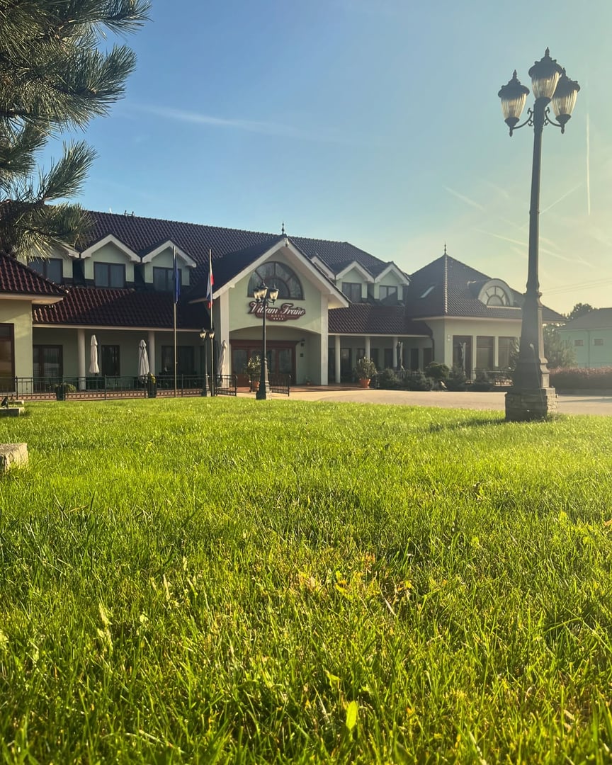 Manually added from URL: https://scontent-prg1-1.xx.fbcdn.net/v/t51.75761-15/465163446_18041984312172922_4235496454414149765_n.jpg?stp=dst-jpegr_tt6&_nc_cat=109&ccb=1-7&_nc_sid=13d280&_nc_ohc=VvGvKe0Q284Q7kNvwFdfxBI&_nc_oc=AdkA3TQeDBR8qCcv90ypdI0Ci9tWEsLAlkae9IRiXsp46BNl54W_CkYsdkrfyD1U_Fc&_nc_zt=23&se=-1&_nc_ht=scontent-prg1-1.xx&_nc_gid=yo8Vf26-gLgcTww_704GPA&_nc_ss=8&oh=00_AfxYjVAiHIpsTWN19DGFhjX4btZV7yVDr1D66HO_ffu55Q&oe=69BB475D