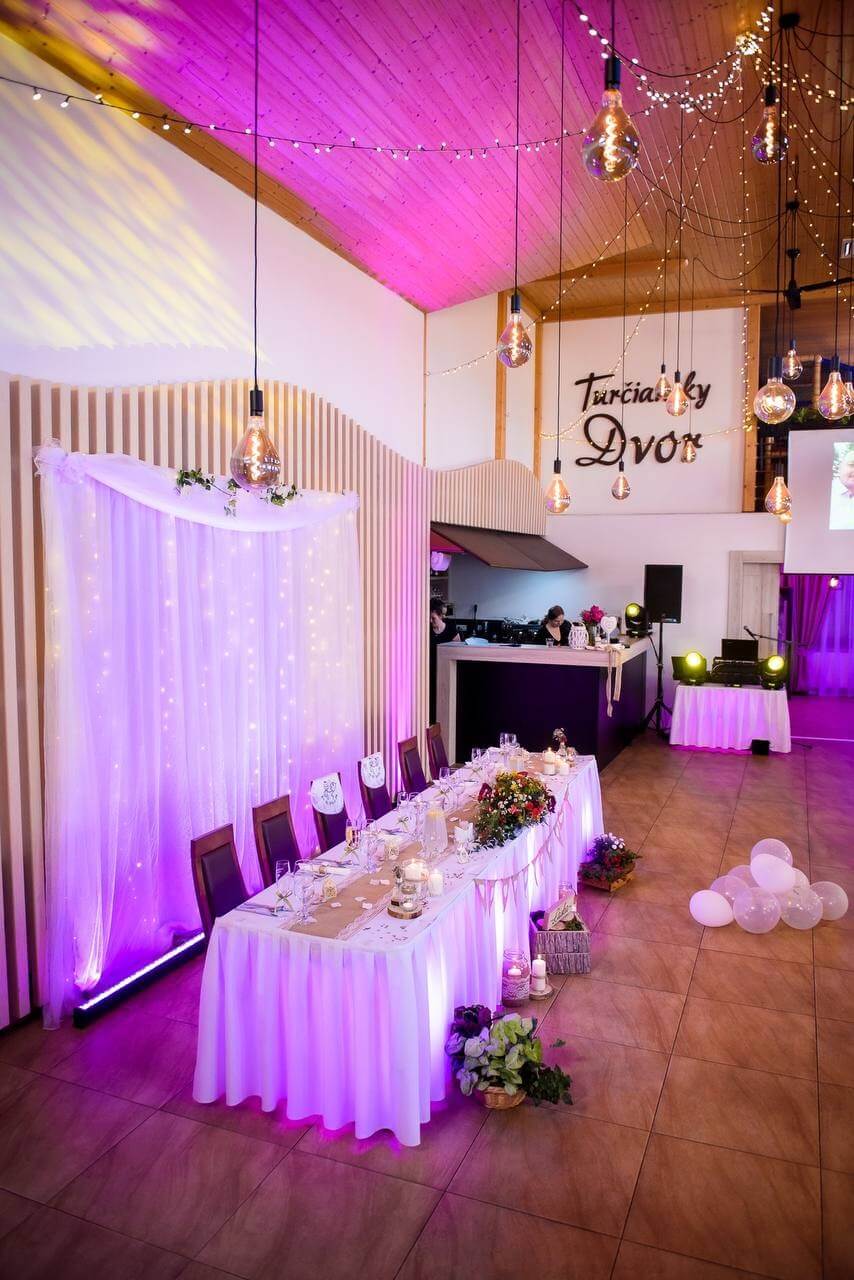 Manually added from URL: https://turcianskydvor.sk/images/fotogaleria/sala/sala-2.jpg