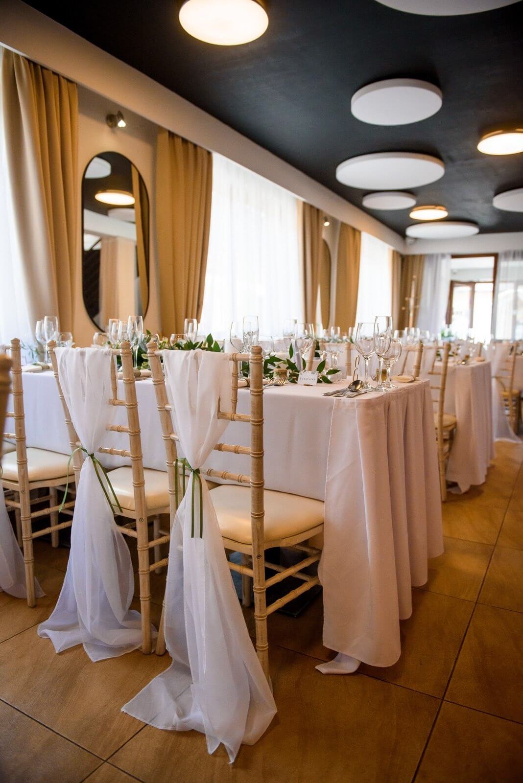 Manually added from URL: https://turcianskydvor.sk/images/fotogaleria/sala/sala-24.jpg