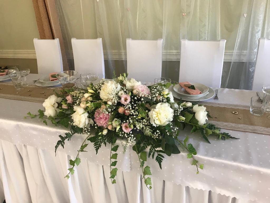 Manually added from URL: https://www.kvety-valachovicova.sk/wp-content/uploads/2019/09/157B7A40-72DF-4712-9A65-585B0D74E0DC.jpg