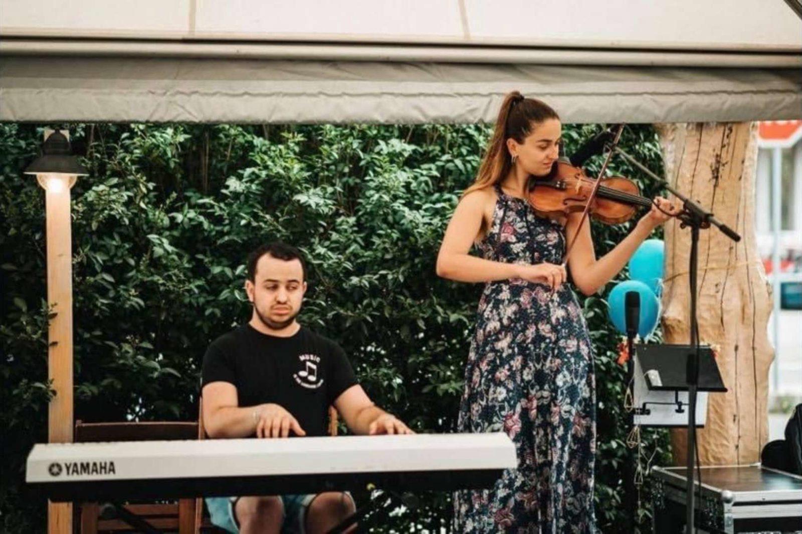 Manually added from URL: https://portal.pribehsvadby.sk/wp-content/uploads/2022/06/klavirista-na-obrad-pianista-lacko-06.jpg