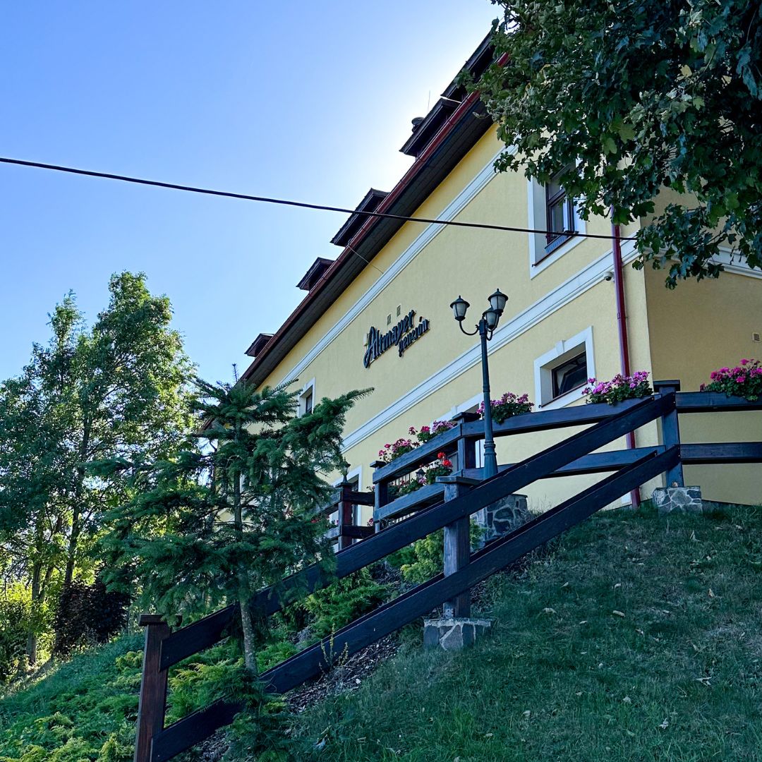 Manually added from URL: https://scontent-prg1-1.xx.fbcdn.net/v/t39.30808-6/491453664_1277839534061101_8427017686150957192_n.jpg?_nc_cat=103&ccb=1-7&_nc_sid=13d280&_nc_ohc=a2snUWfKZ98Q7kNvwFivG7S&_nc_oc=AdnL-KKwWVk-Jo2QRpDDZq3Zq7gS1ssvNJKitpeKfmYL-q-wLRB9rbnFiQBVC1Q2Mck&_nc_zt=23&_nc_ht=scontent-prg1-1.xx&_nc_gid=O2xHiuZ-QjbkTvdFxvi4qg&_nc_ss=8&oh=00_AfwoS4866gwqxXao9vSuAQ6rum7ib8jAeaVNcJvFPAKUKw&oe=69BB082F