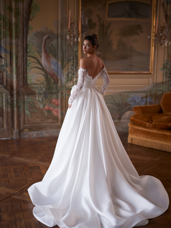 Manually added from URL: https://www.zoyaweddingcenter.sk/sites/default/files/styles/detail_galeria__tvorec/public/695fcbeb96362df51917446a_model-548-capella-3.jpg?itok=KT-wY2Ot