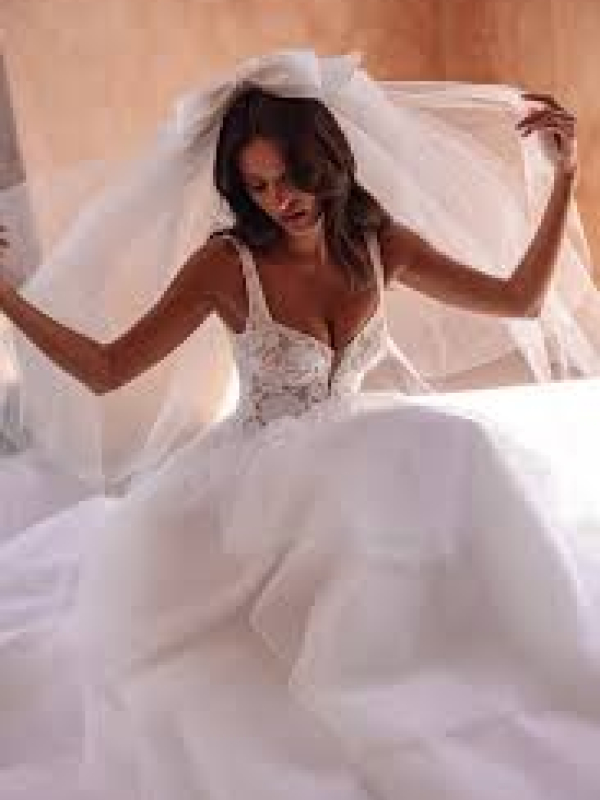 Manually added from URL: https://www.zoyaweddingcenter.sk/sites/default/files/styles/detail_galeria__tvorec/public/stiahnut.jpg?itok=Zubyu-0A