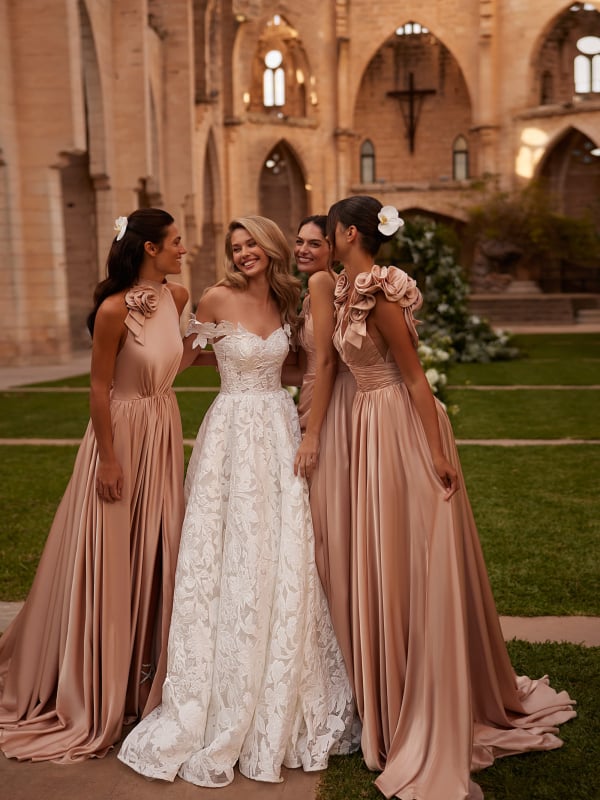 Manually added from URL: https://www.zoyaweddingcenter.sk/sites/default/files/styles/detail_galeria__tvorec/public/nd-013_3.jpg?itok=1Drqs6Xr