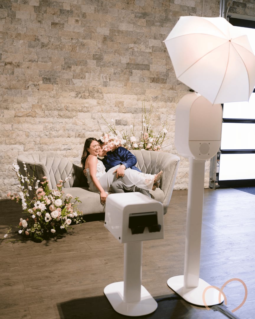 Manually added from URL: https://cdn.myshoptet.com/usr/www.miloore.sk/user/articles/images/moderna-fotobudka-41webp.png