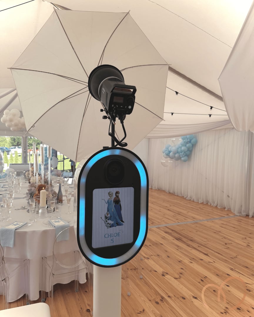 Manually added from URL: https://cdn.myshoptet.com/usr/www.miloore.sk/user/articles/images/moderna-fotobudka-34webp.png